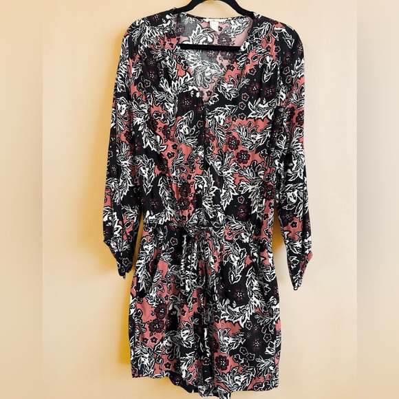 H&M Pants - H&M dark floral pink & black long sleeve romper playsuit SZ 12 cinch bow waist